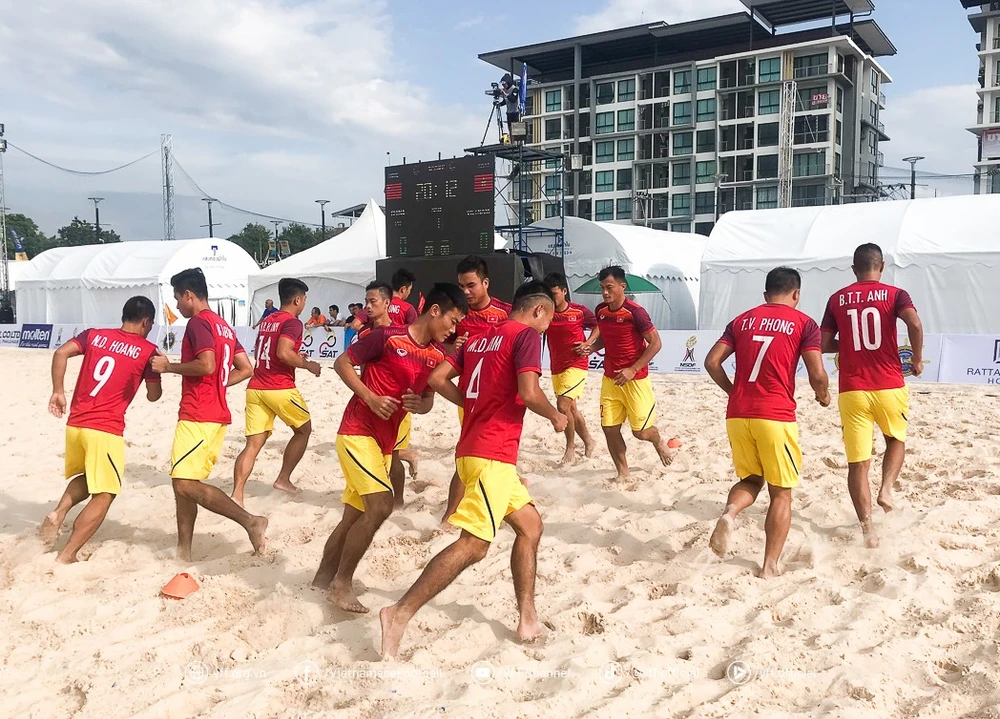 Đội tuyển bóng đá bãi biển Việt Nam giao hữu với CLB Thái Lan trước thềm giải châu Á 2025