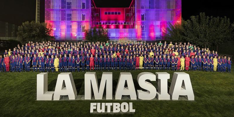 Những gương mặt tự hào từ lò đào tạo La Masia là trục xương sống tạo nên sự gắn kết hoàn hảo trong lối chơi của Barca.