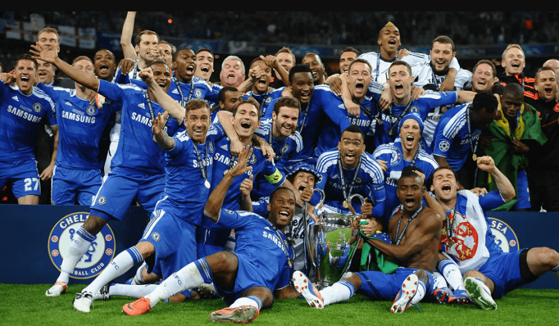 Chelsea vỡ òa trong niềm vui vô địch Champions League lần đầu tiên tại Munich năm 2012.